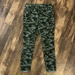 NWOT Old Navy  Rockstar jeans